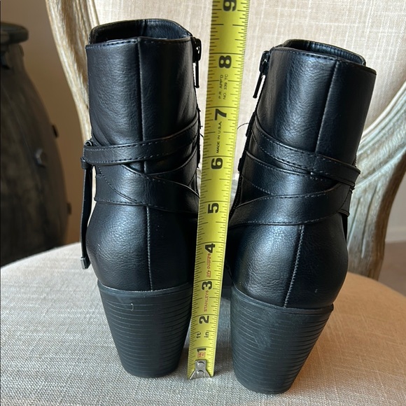 Croft & Barrow Black Ankle Boot - Picture 5 of 12